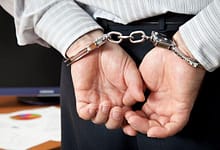 விசா இன்றி சட்டவிரோதமாக நாட்டில் தங்கியிருந்த வெளிநாட்டுப் பிரஜைகள் இருவர் கைது