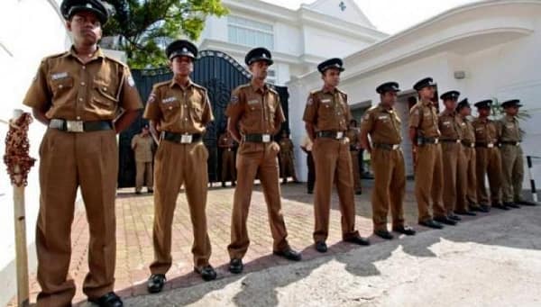 பொலிஸாரின் பொலிஸாரின், கொடூர, தாக்குதல், இடைநிறுத்தம்